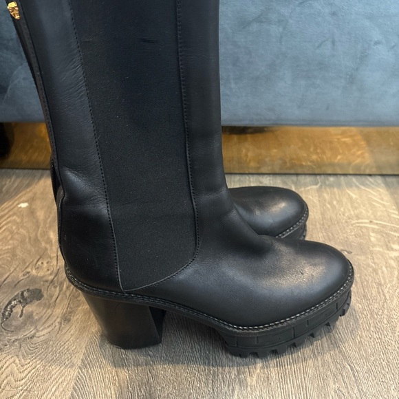 Black Leather Boots with Gold Medusa Detail - Picture 5 of 6